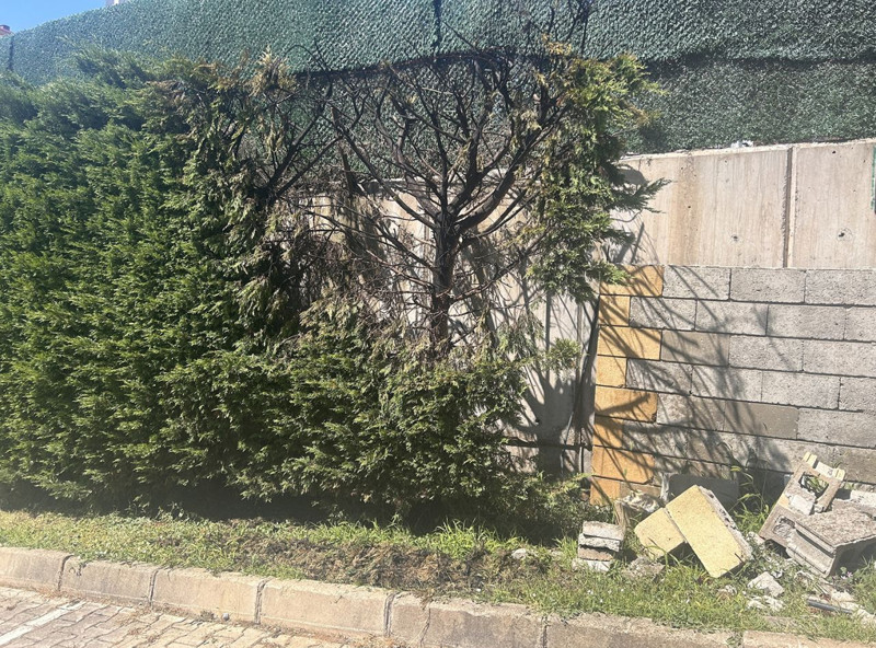 İstanbul'da yüksek gerilim hattı paniği! Sitenin üzerine düştü - Resim: 3