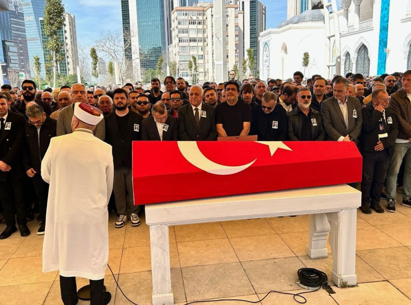 Vefatıyla sevenlerini yasa boğmuştu! Şinasi Yurtsever'in ağabeyinden yürek yakan anma - Resim: 4