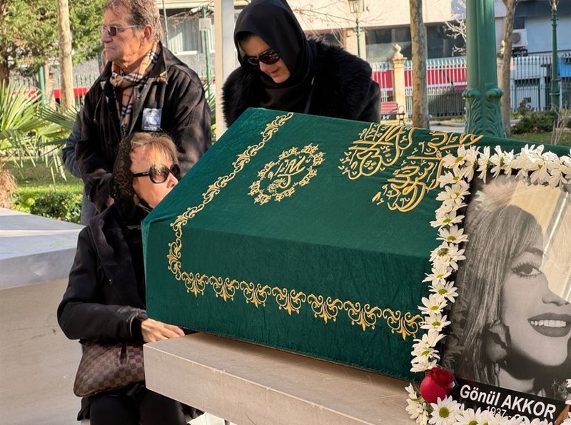 Usta sanatçı Gönül Akkor son yolculuğuna uğurlandı! "Böyle bir ses bir daha gelmez" - Resim: 4