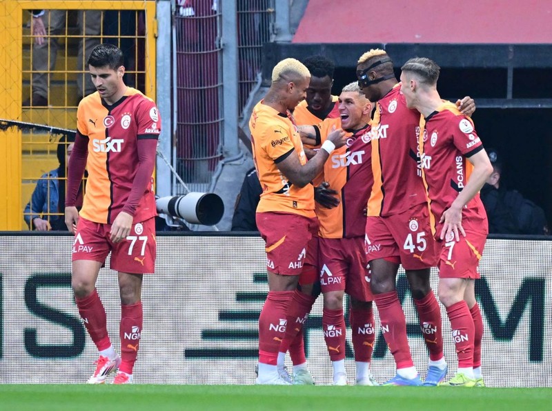 Galatasaraylıları kahredecek transfer gelişmesi! Dünya devi Osimhen’in 12 milyon euroluk maaşını ödemeye hazır! Osimhen de gitmek istiyor - Resim: 1