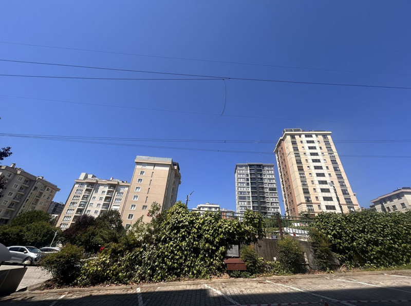 İstanbul'da yüksek gerilim hattı paniği! Sitenin üzerine düştü - Resim: 2