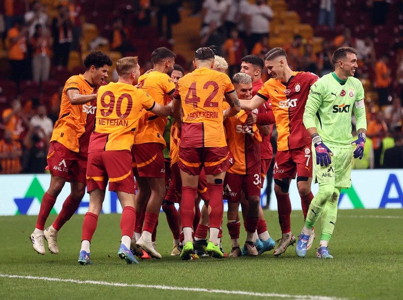 Okan Buruk’a söyledi! İlk o ayrılacak! Yıldız futbolcu sezon sonu gidiyor! Galatasaray kariyeri Mayıs ayında bitecek - Resim: 1