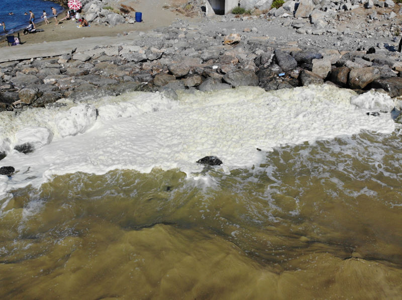 Hatay'da deniz yüzeyinde oluşan köpüksü beyaz tabaka endişeye neden oldu - Resim: 3