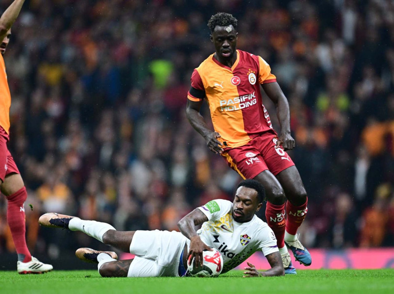 Galatasaray’da Juventus maçı öncesi alarm! İki yıldız sarı kart ceza sınırında - Resim: 4