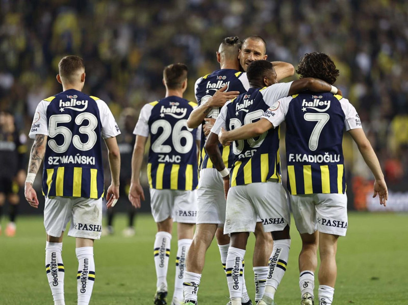 Fenerbahçe’ye bedava orta saha! Menajeriyle temas kuruldu! 14 milyon euroluk yıldızın şartları soruldu - Resim: 1