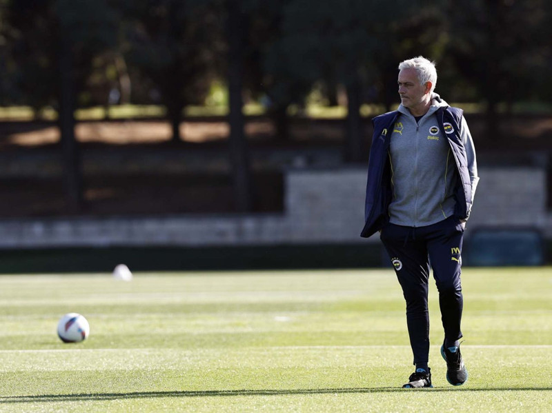 Jose Mourinho’dan olumsuz rapor! 12 milyon euroluk yıldızın gözünün yaşına bakmadı! Fenerbahçe kariyeri sezon sonu bitecek - Resim: 2