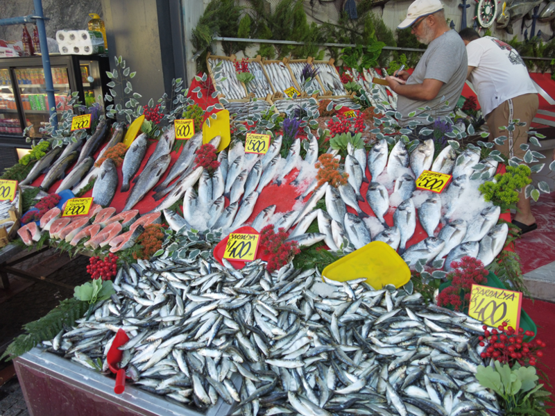 Gece boyunca süren mesainin ardından sabah tezgahlar doldu, kentte hareketlilik başladı - Resim: 1