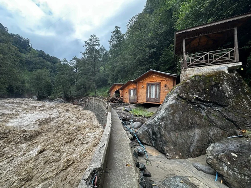 Karadeniz'de sel felaketi! Uyarılar peş peşe geldi: Şiddetli yağışlar devam edecek - Resim: 5