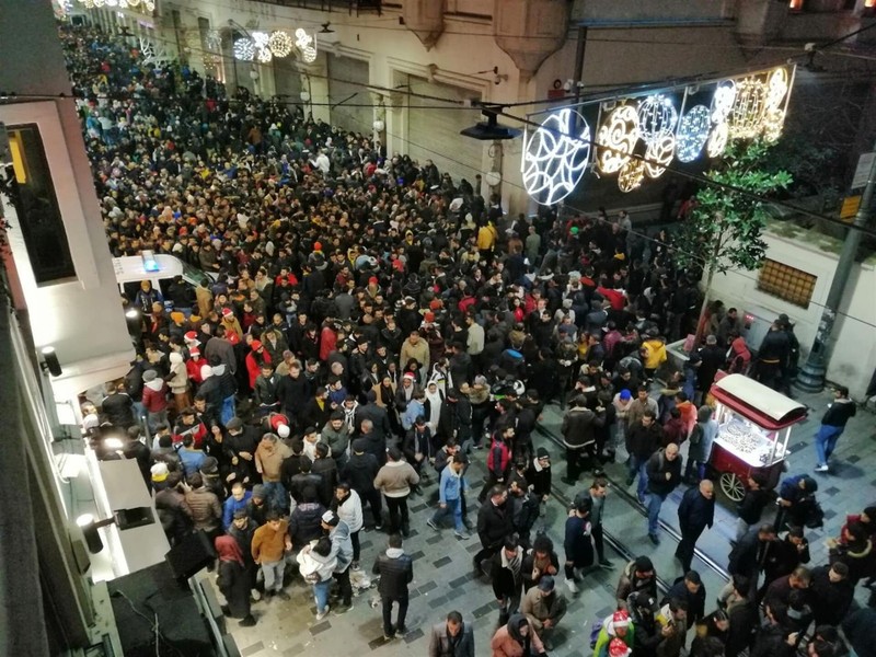 Çiğ köfte, halay, türkü... Türkiye yeni yıla Merhaba dedi! - Resim: 16