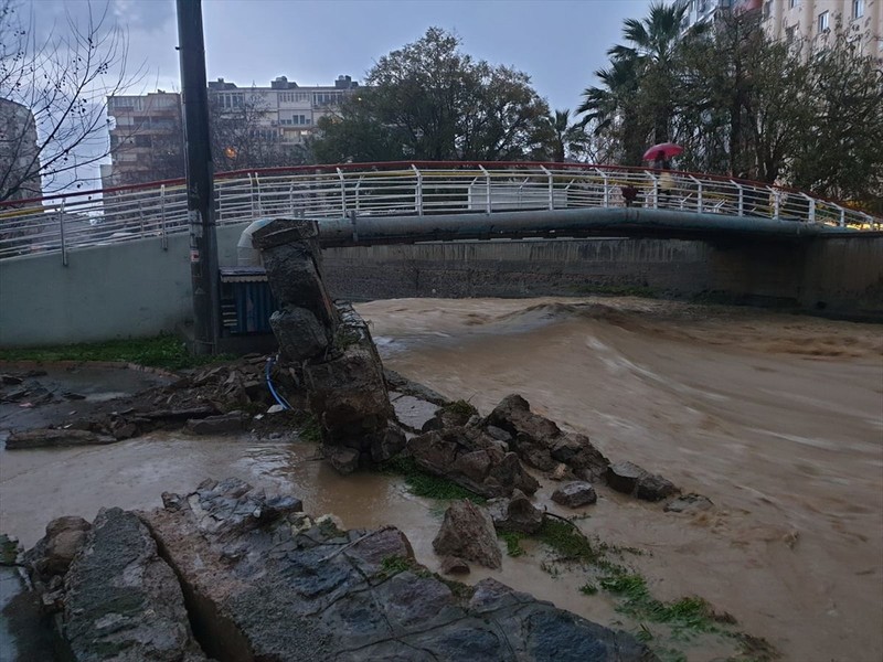İzmir kabusu yaşıyor!.. Valilik acı haberi verdi! - Resim: 11
