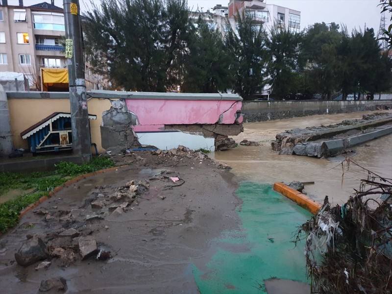 İzmir kabusu yaşıyor!.. Valilik acı haberi verdi! - Resim: 15