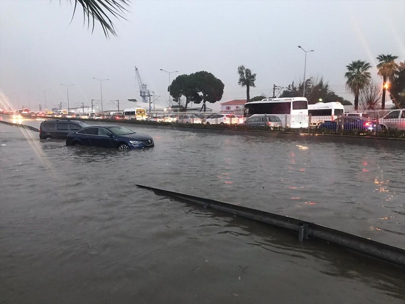İzmir kabusu yaşıyor!.. Valilik acı haberi verdi! - Resim: 10