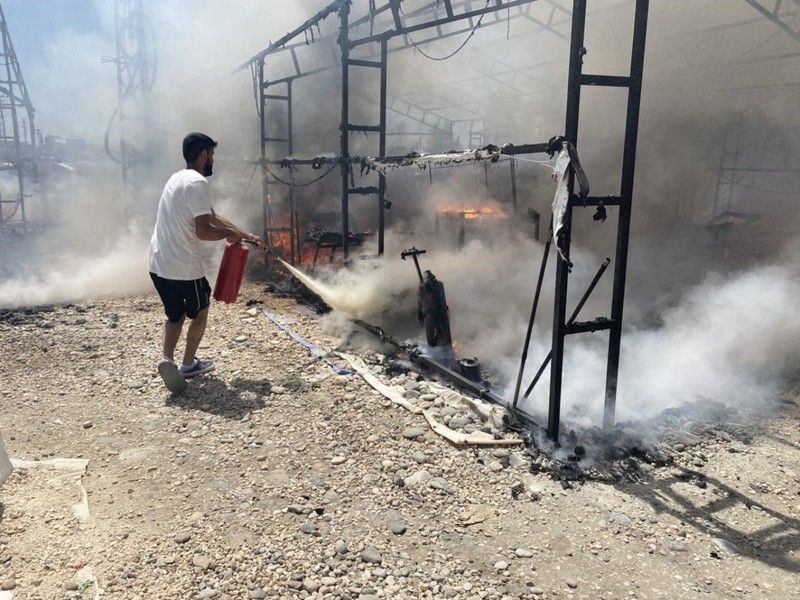 Çadır kentte korku dolu anlar! Facianın eşiğinden dönüldü - Resim: 1