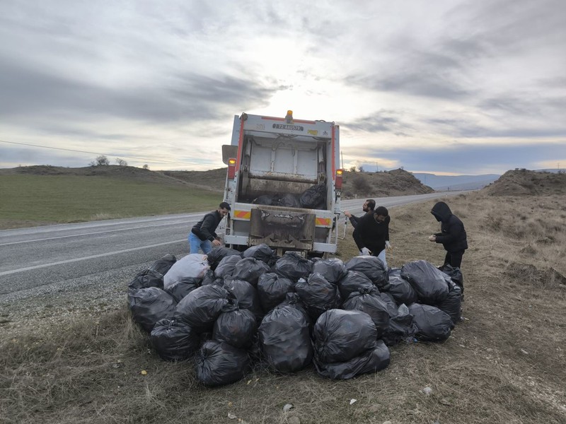 Batman'da 1 haftada tam 20 ton ağırlığında. Hepsi teker teker siyah poşetlerin içerisine konuldu - Resim: 1