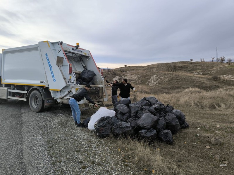 Batman'da 1 haftada tam 20 ton ağırlığında. Hepsi teker teker siyah poşetlerin içerisine konuldu - Resim: 2