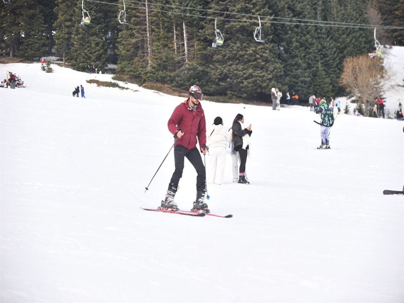 Tatilin son günü aileler Uludağ'a akın etti: Pistler doldu taştı! - Resim: 5