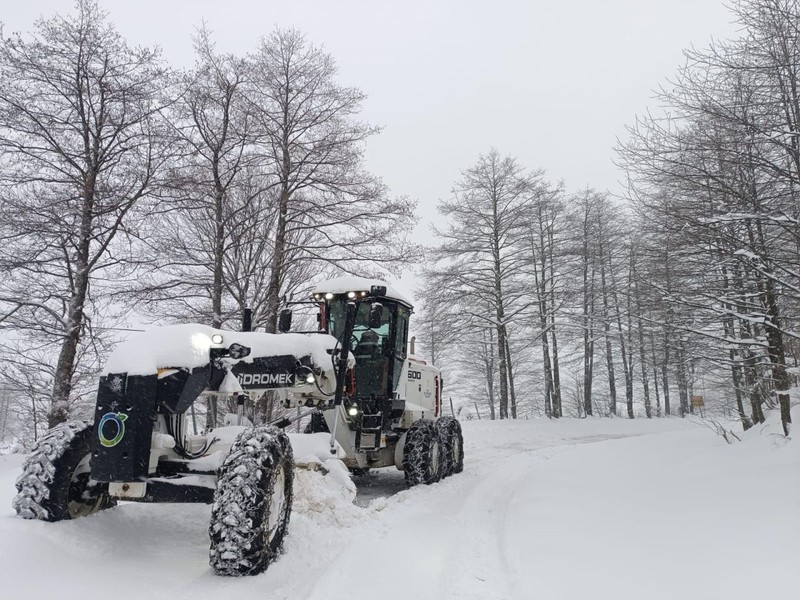 Meteoroloji'den gelen uyarının ardından Ordu'da kar yağışı etkili oldu. Belediye ekipleri, bölgede seferberlik başlattı - Resim: 3