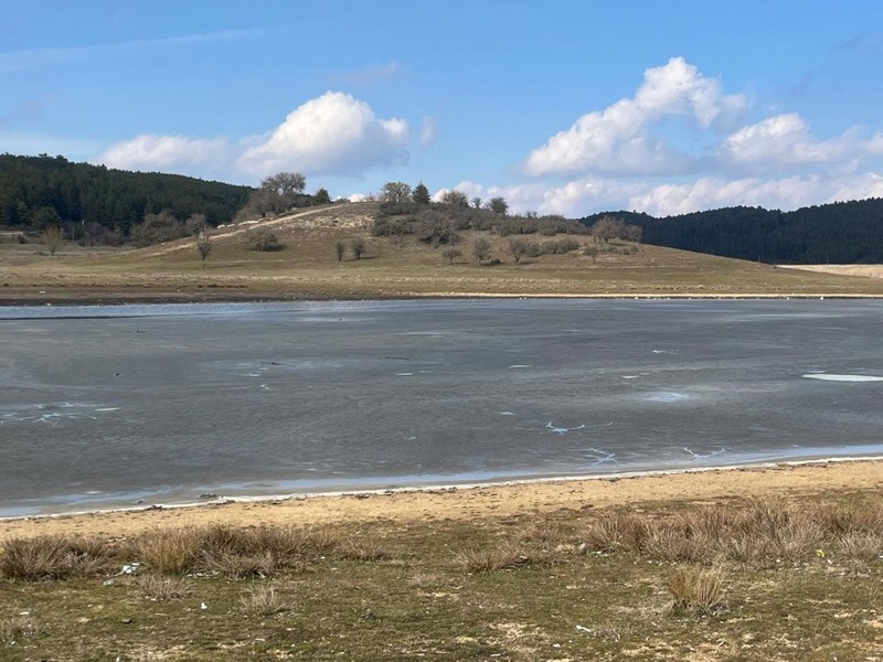 Kuş cenneti olarak bilinen ve 1150 rakıma sahip doğa harikası bölge Cumhurbaşkanı kararnamesi ile korunuyordu! Göldeki manzarayı görenler inanamadı - Resim: 2