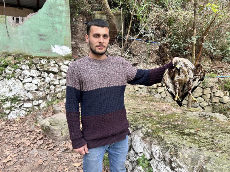 İskenderun'da buz gibi soğukta balık yemek için kafasını dikine balık dolu havuza daldıran hayvan korkunç şekilde telef oldu - Resim: 3