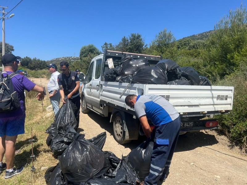 Muğla’da toplamda tam 2 ton birer birer toplanmasının ardından siyah poşetlere yerleştirildi. Kamyon bile taşımakta zorlandı - Resim: 4