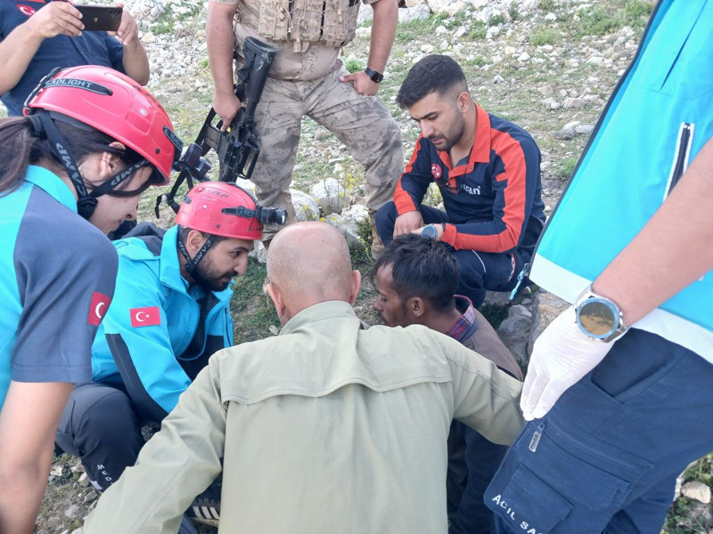 Tunceli'de 200'den fazla koyununu otlatan çobanın karşısına doğada bir anda çıktılar. Çoban tam 1 adım attıktan sonra resmen korkunç olay oldu - Resim: 4
