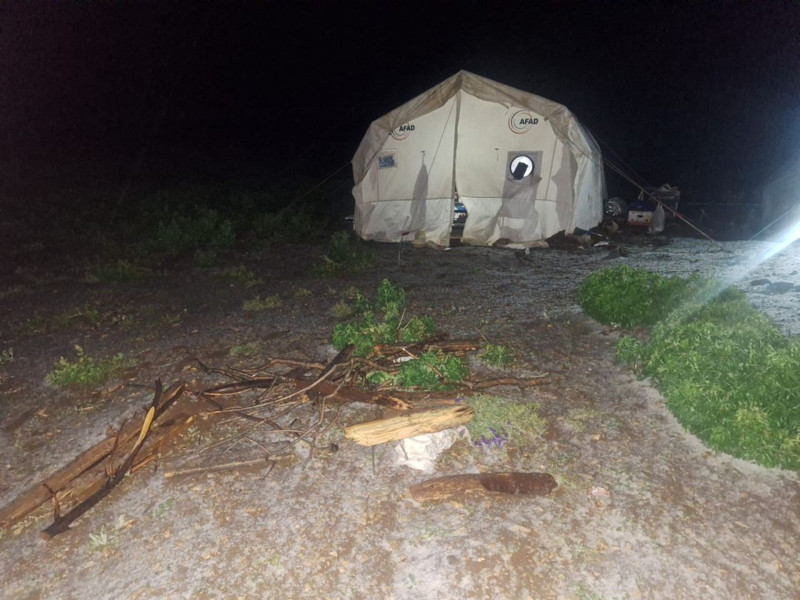 Tunceli'de temmuz ayında 100'lerce koyunun olduğu Munzur Dağı'ndaki sürpriz manzarayı fark eden vatandaş olduğu yerde durdu kaldı - Resim: 4