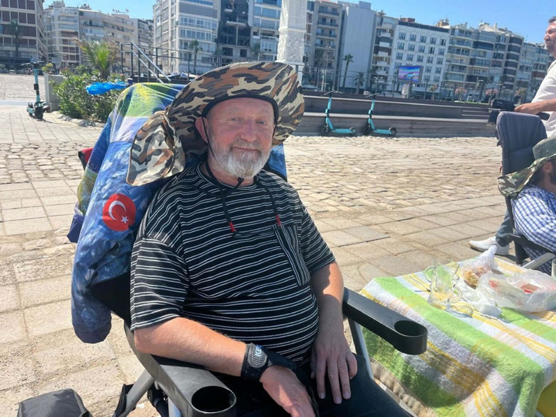 İzmir’de termometreler 40’ı gösterdi! Bunaltıcı sıcak Kordon’u boşalttı, vatandaş sahile sığındı - Resim: 6