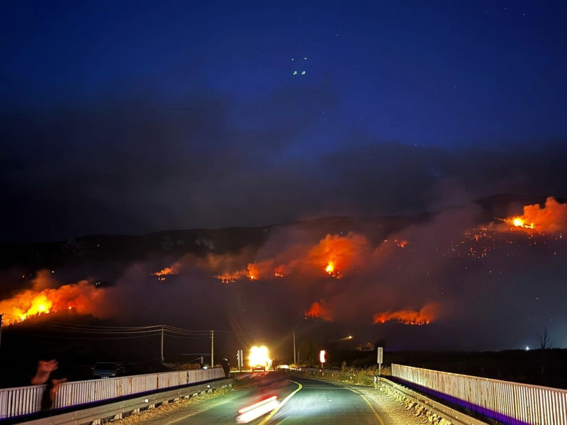 Sakarya'da yangın büyüdü! 2 mahalle tahliye edildi: Evler alev topuna döndü - Resim: 2