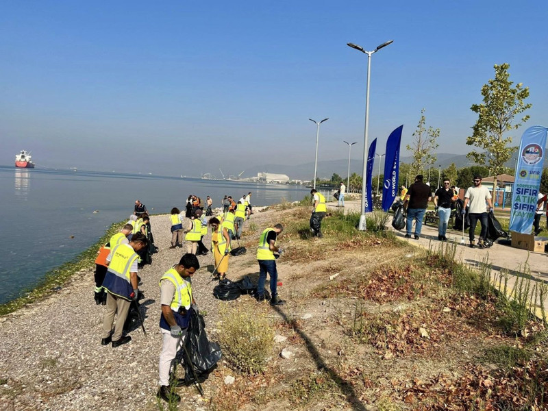 Körfez’de kıyı temizliği seferberliği başladı. Yarım saatlik çalışmada 70 kilo atık toplandı - Resim: 4