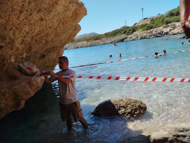 Muğla’nın Datça ilçesinde sahile çıkan canlıyı görenler yaklaşamadı, ekipler güvenlik şeridi çekti - Resim: 2