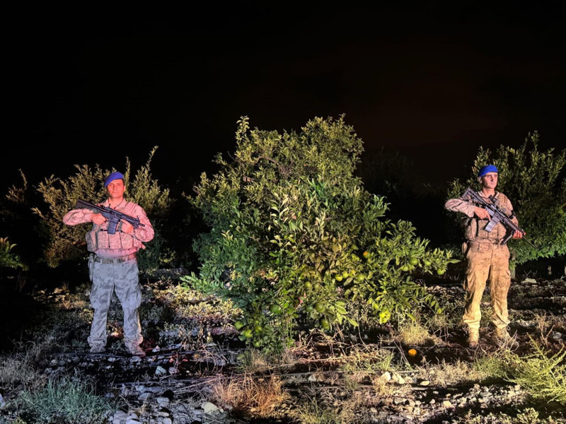 Hatay'da 100'lerce gece vakti nöbet tutmaya başladı. Bölgeye kimse alınmıyor - Resim: 3