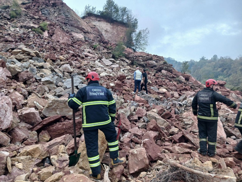 Taş ocağında göçük! Enkaz altında kalanlar var - Resim: 1