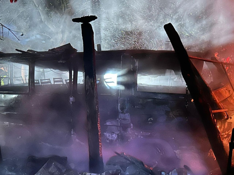 Evin garajına yıldırım düştü! 2 araç kül oldu - Resim: 1