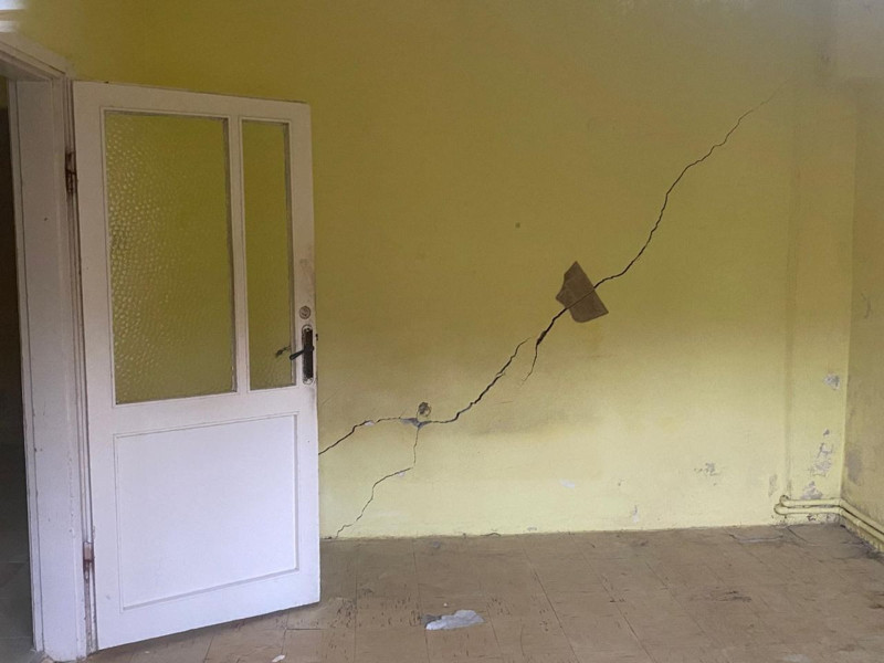 Beykoz'da panikleten görüntü! İki binanın duvarları ve zemini çatladı: Aileler tahliye edildi - Resim: 5