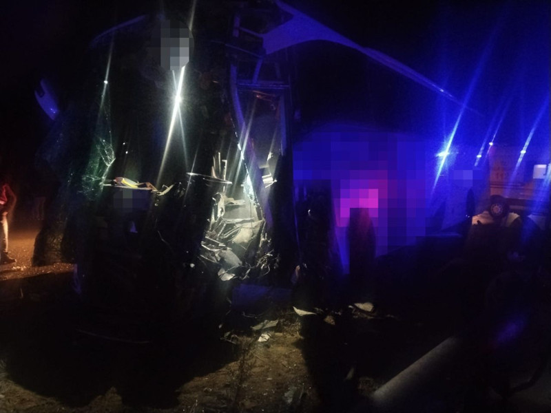 Minibüs yolcu otobüsüyle çarpıştı: Ölü ve yaralılar var! - Resim: 2