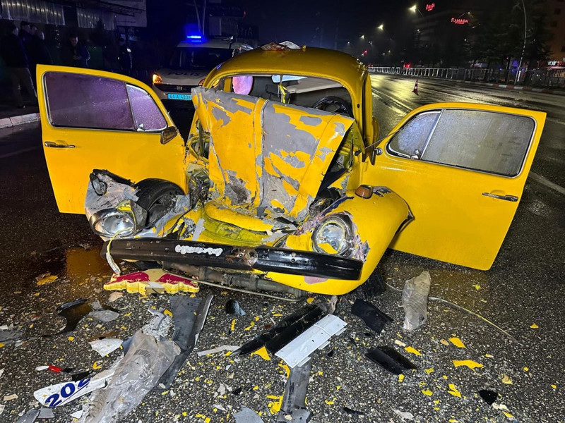 Kıraç'ın ekibini taşıyan otobüs kazaya karıştı! 3 kişi yaralandı - Resim: 2