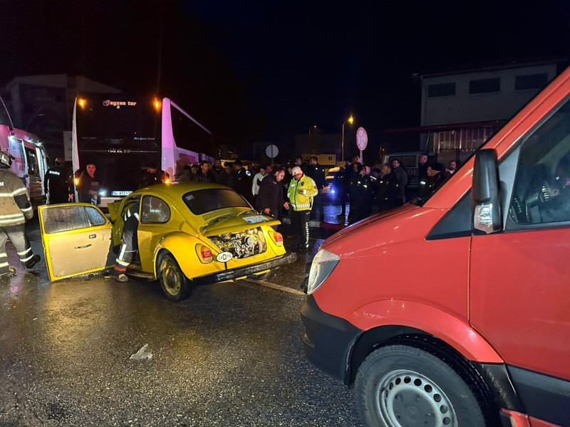 Kıraç'ın ekibini taşıyan otobüs kazaya karıştı! 3 kişi yaralandı - Resim: 3