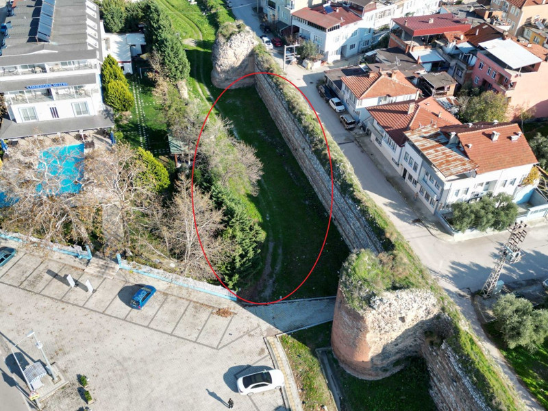 Papa gelince sit alanını satışa çıkardı! Tarihi surlar için o parayı istedi - Resim: 3