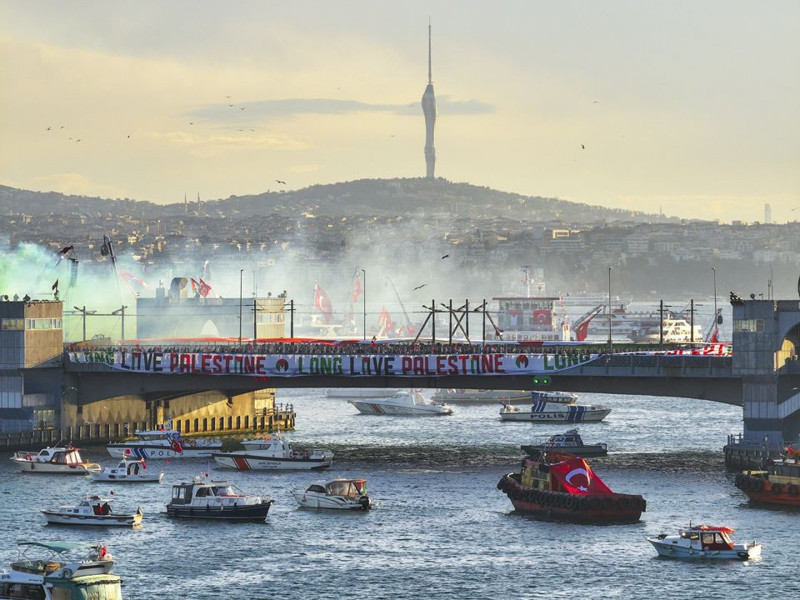 İstanbul'da büyük Gazze yürüyüşü! Yüz binlerce kişi tek yürek! Bilal Erdoğan: İsrail siyonizmi bugün nazizmdir - Resim: 10