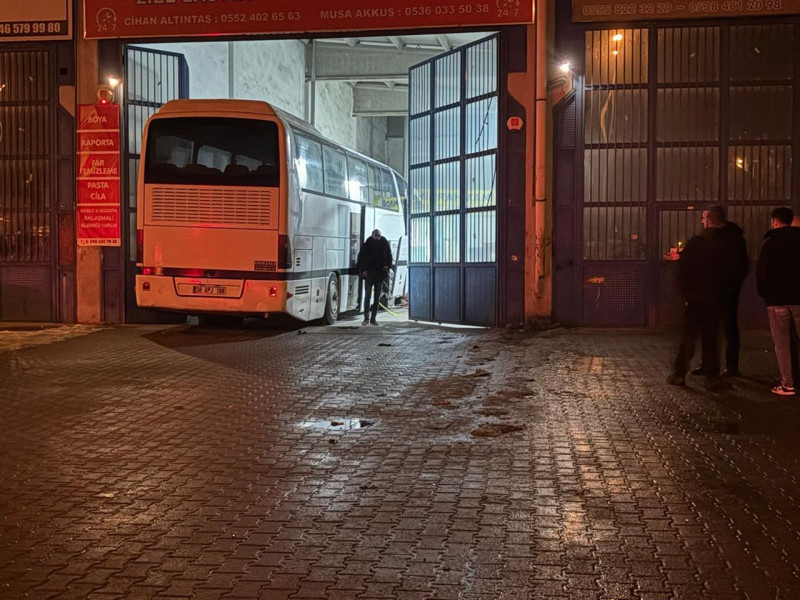 Tamirini yaptığı araç sonu oldu! Otobüsün altında can verdi - Resim: 2