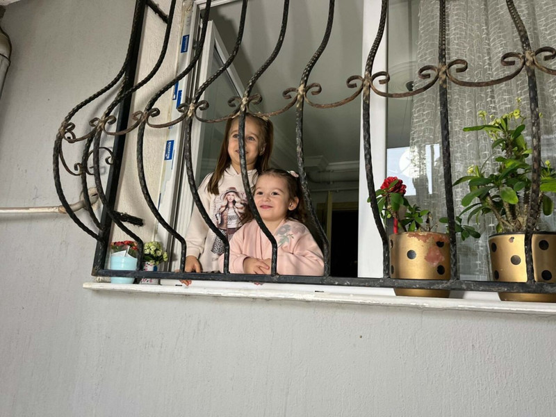 İzmir'de pencereden kalplere ulaşan dostluk: Minik Ayşe ve Şoför Amcasının bağı içleri ısıttı - Resim: 3