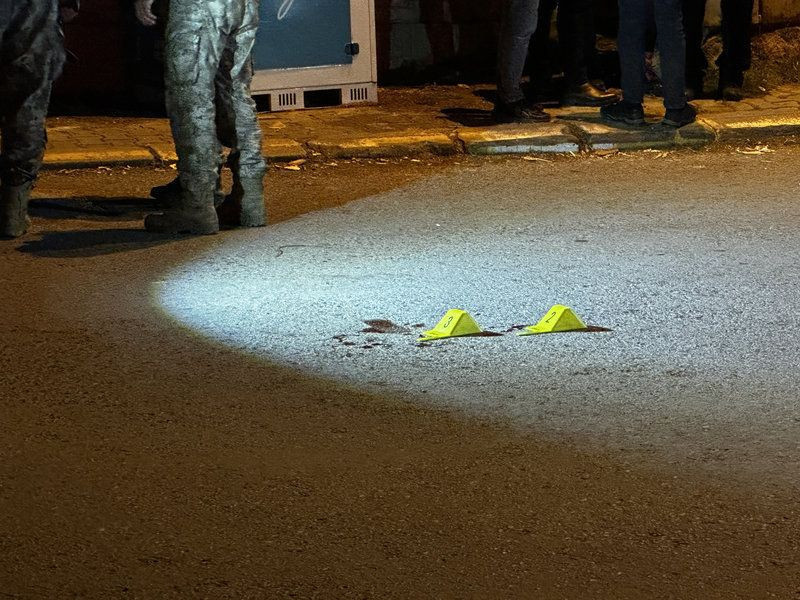 Aksiyon filmi gibi çatışma! Okul önünde vuruldu - Resim: 2