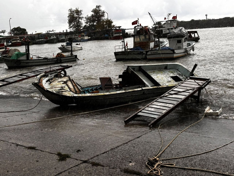 Düzce'de hasar büyük! Sağanak hayatı kabusa çevirdi: 3 evi su bastı, 14 tekne zarar gördü - Resim: 6