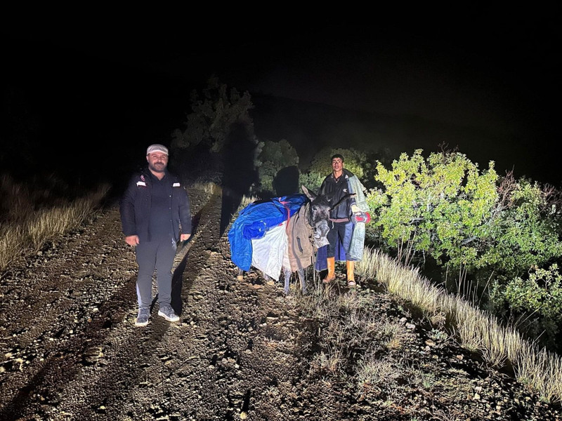 Elazığ'da 200 tane koyun dağda karanlıkta çürüyecekti! Karşıdan gelen ışık bir anda parladı - Resim: 3