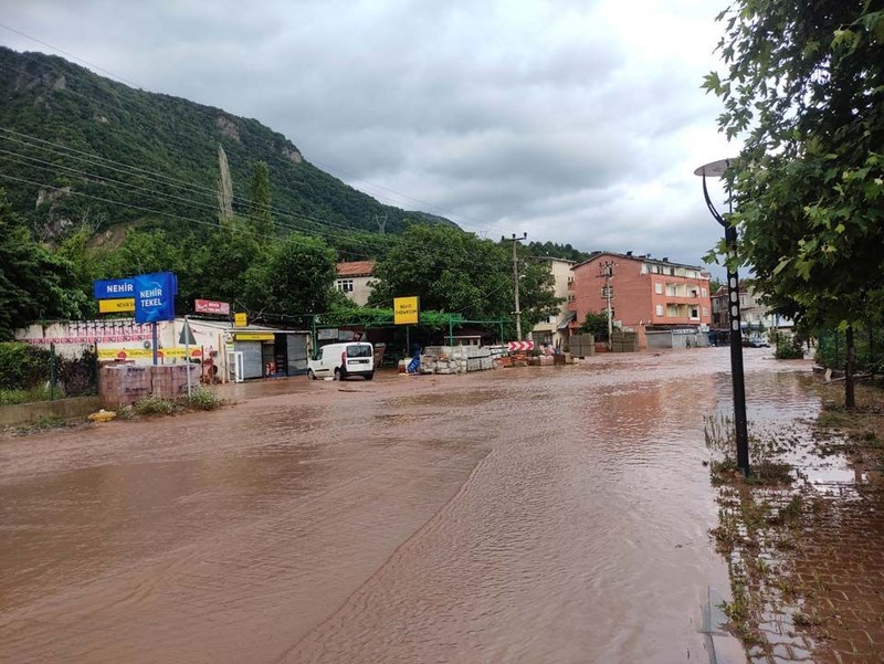 Karadeniz sele teslim! Meteorolojiden 13 il için turuncu kodlu uyarı - Resim: 16