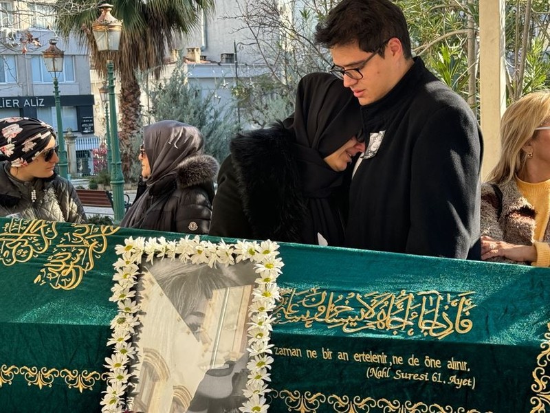 Usta sanatçı Gönül Akkor son yolculuğuna uğurlandı! "Böyle bir ses bir daha gelmez" - Resim: 6