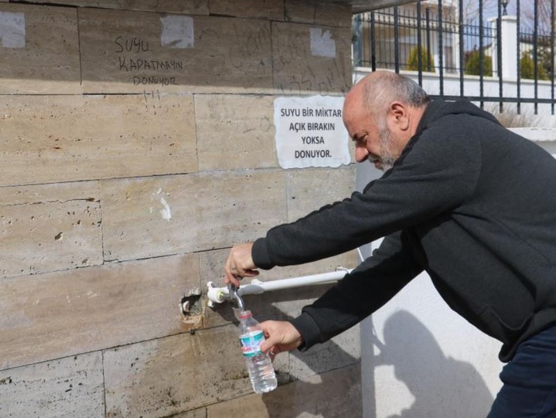 Sivas'ta 6 tane çeşme acil durum ilan edilerek kapatıldı. Resmi yetkililer devreye girince tek tek numune toplandı - Resim: 3