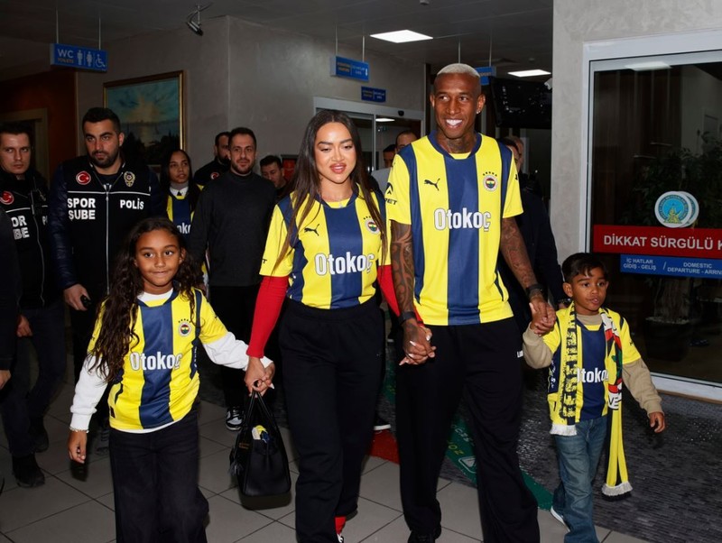 Anderson Talisca İstanbul'a geldi! Fenerbahçelilerin yeni yengesi güzelliğiyle büyüledi - Resim: 1