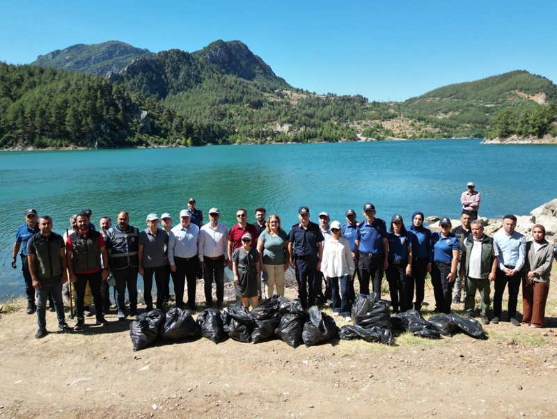 Adana Feke’de kamu görevlileri orman yangınlarına karşı çevre temizliği yaptı - Resim: 4