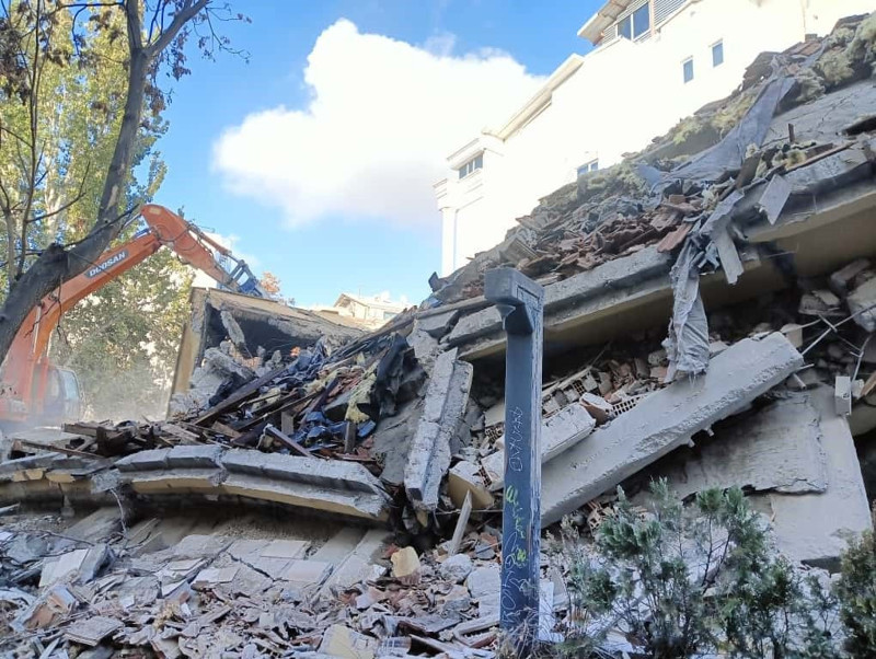 Ankara'da panik anları! Kontrollü yıkım sırasında bina çöktü: Ortalık savaş alanına döndü - Resim: 4